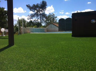 Notre zone d'activité pour ce service Gazon synthétique personnalisé logo de société